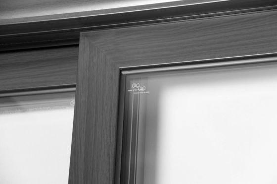 Pintu geser aluminium tahan lama untuk pencegahan asap minyak 50 tahun Umur dan efisiensi energi yang tinggi