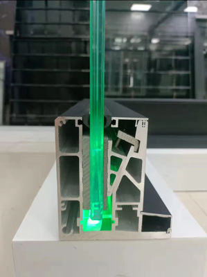 Lamel U Channel Glass Balustrade Pemasangan Teratas Dengan Kaca Laminasi