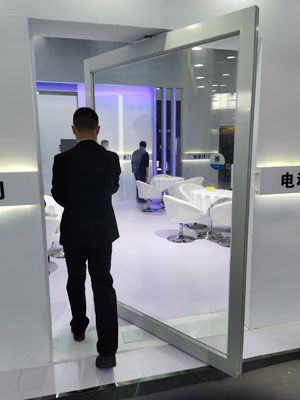 Pintu Pivot Aluminium Kerangka Langsing Tempered Kaca Bening Pintu Pivot Entrance