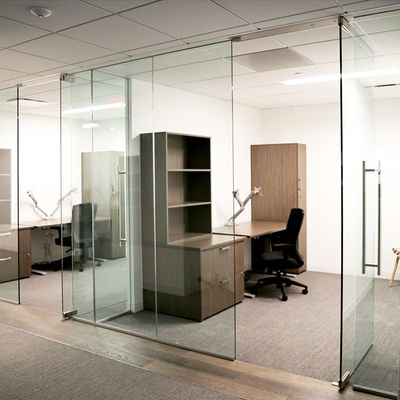 Soundproof Kantor Kaca Partisi Dinding Aluminium Powder Coated Profil Dengan Pintu