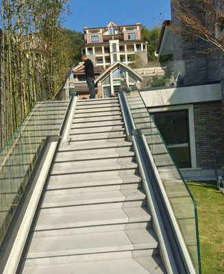 Balustrade Balkon Kaca Luar Lamel Dengan Saluran Bentuk Aluminium