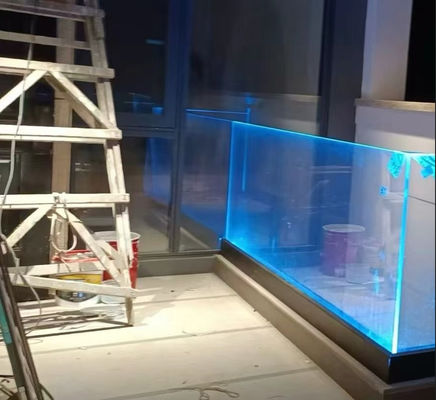 U Channel Aluminium Glass Balustrade Dengan Lampu LED Untuk Balkon Luar Ruangan