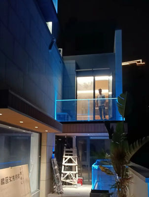 Mudah Pemasangan Aluminium U Channel Glass Railing Modern Dengan Lampu LED