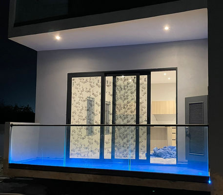 LED Cahaya Kaca Balustrade Aluminium Desain Balok Modern Frameless Tempered Glass Balkon Luar Balkon