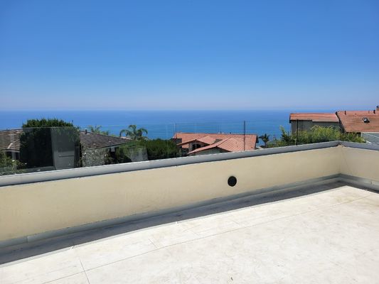 SGCC Tempered Glass U Channel Glass Balustrade Struktur Stabil Lampu LED