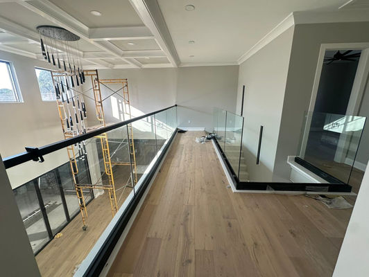 Benar Keamanan Aluminium U Saluran Kaca Railing Powder Lapisan Aluminium Kaca Balustrade