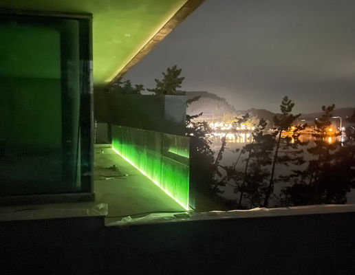 12mm Tangga Tanpa Bingkai Kaca Balkon Balok U Channel Dengan Lampu LED