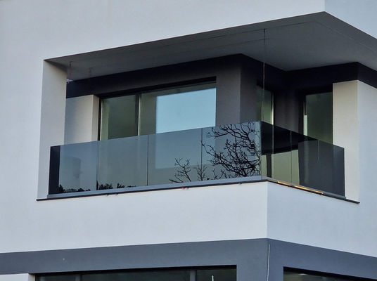 Balustrade kaca tanpa bingkai yang halus dan mudah dibersihkan
