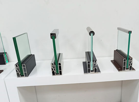 Aluminium U Saluran Kaca Balustrade tahan cuaca untuk luar ruangan