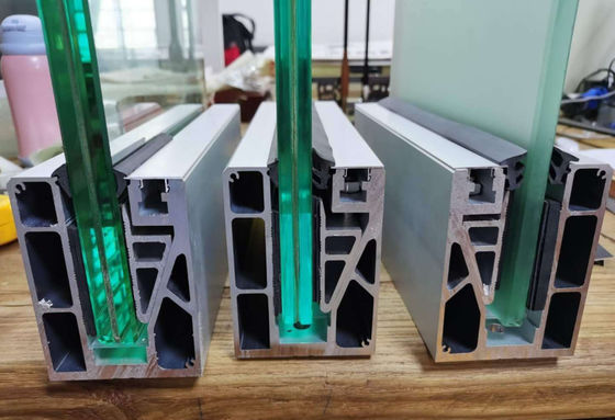 Langkan Kaca Tanpa Bingkai yang Disesuaikan Sistem Saluran U Aluminium 8mm, 10mm, 12mm