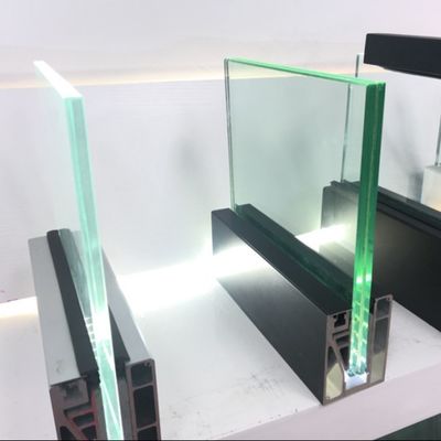 Stabil Tempered Glass Balkon Balustrade Kaca U Channel Sistem Dengan Aluminium Handrail