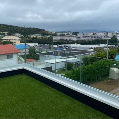 Modern Glass Deck Railing Outdoor Tempered Glass U Channel Tanpa Bingkai Balkon Balustrade 12-20mm
