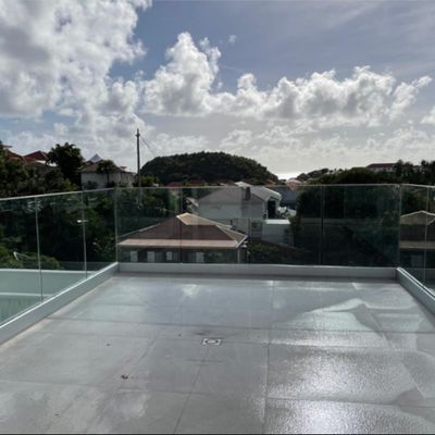 Pemandangan Terbuka Balkon Balustrade Balustrade Kaca U Saluran Dengan Lampu LED