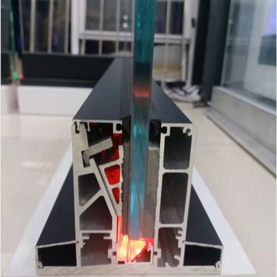 Pemandangan Terbuka Balkon Balustrade Balustrade Kaca U Saluran Dengan Lampu LED