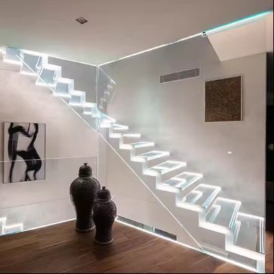 Lampu LED padat yang disesuaikan Tangga terapung dengan balok baja tersembunyi dan pagar kaca