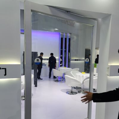 Aluminium Alloy Frame Luxury Design Laminated Tempered Glass Pivot Pintu depan dalam ukuran yang disesuaikan untuk jenis kaca tunggal dan ganda