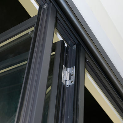 Pintu Bifold Aluminium Abu-abu Opsi pemeliharaan rendah dan kaca bening untuk efisiensi tinggi