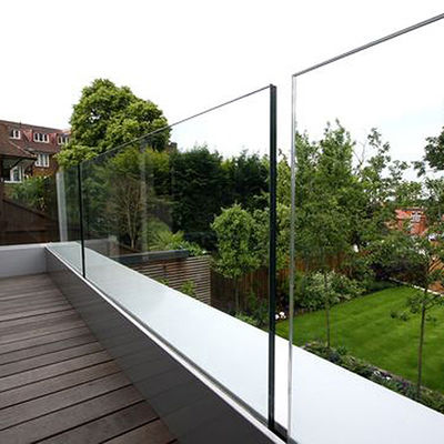 LED tebal 12mm tersedia U Channel Glass Railing untuk Komposit Decking Frameless Glass Balustrade
