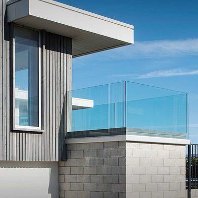 Anti Hurricane Safety U Channel Glass Railing dengan Aluminium Eksterior dan CE Certified Frameless Glass Balustrade