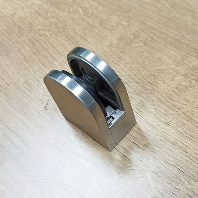 Pegangan Tangga Panel Kaca Tempered Tanpa Bingkai Desain yang Dapat Disesuaikan Arc Grip Clamp 304 316 Fitting