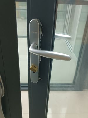 Operasi yang lancar Pintu Lipat Aluminium Pintu Akordion Aluminium Tugas Berat