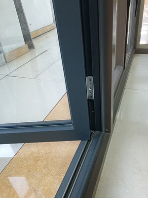 Tahanan topan Pintu Bifold Aluminium Hitam Dengan Profil Kental