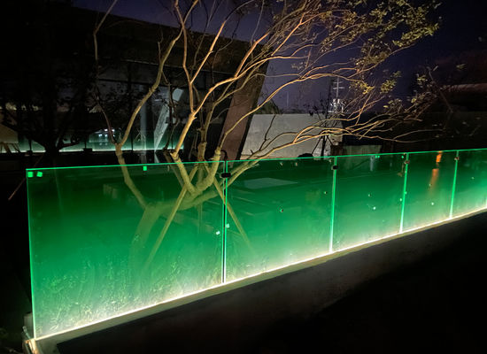 12mm Tangga Tanpa Bingkai Kaca Balkon Balok U Channel Dengan Lampu LED