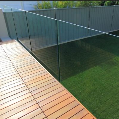 Pemandangan Terbuka Balkon Balustrade Balustrade Kaca U Saluran Dengan Lampu LED